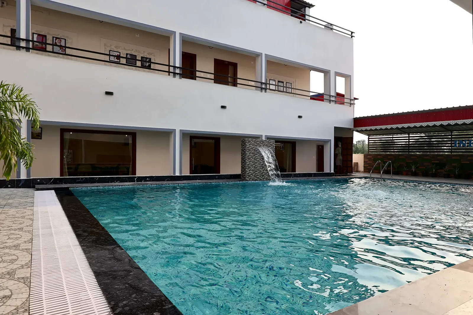 A pool at the heart of the house